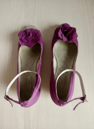 Sandalias Zara cuña esparto moradas, con caja