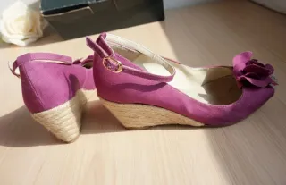 Sandalias Zara cuña esparto moradas, con caja