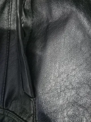 Cazadora cuero biker.