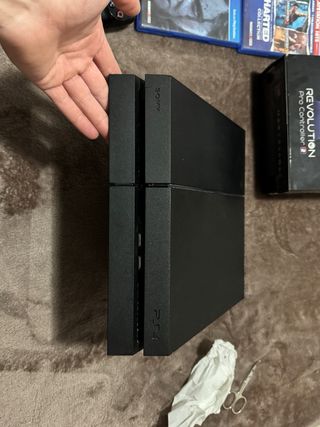 PS4 + 3 Mandos + 8 Juegos