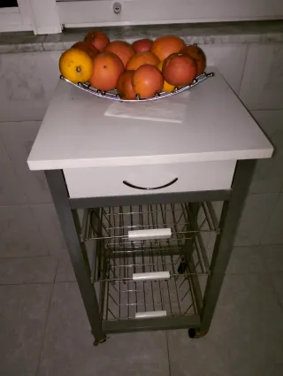 Mueble auxiliar con ruedas