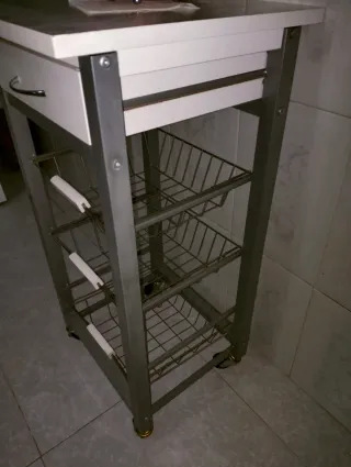 Mueble auxiliar con ruedas