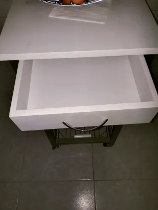 Mueble auxiliar con ruedas