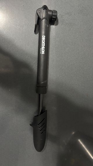 Bomba de aire Decathlon para bicicleta