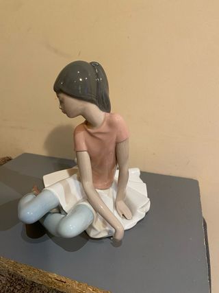 Bailarina Lladró sentada