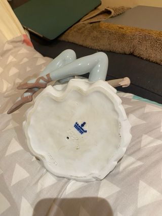 Bailarina Lladró sentada