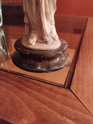 Escultura de mármol beige y marrón,37 cm altura