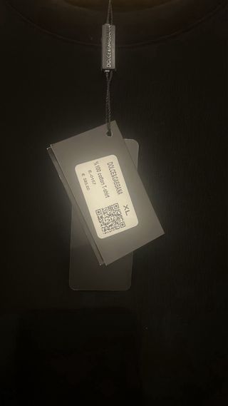 Camiseta D&G Negra Chapa Dorada Talla XL