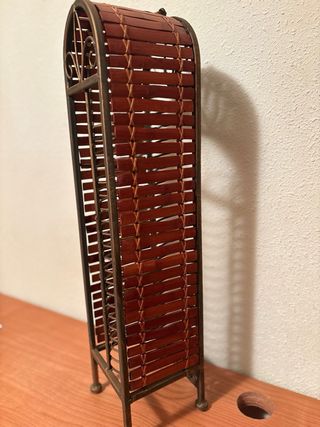 Mueble para CDs de metal y madera