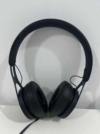 Auriculares Beats con cable. Muy buen estado.