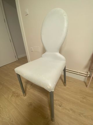 4 Sillas Comedor. Necesita tapizar Estructura bien