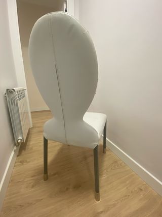 4 Sillas Comedor. Necesita tapizar Estructura bien