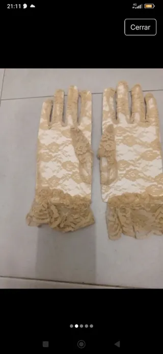 Guantes de encaje beige elegantes