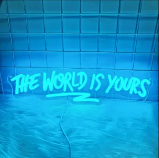Lampada Neon Led "The World Is Yours"