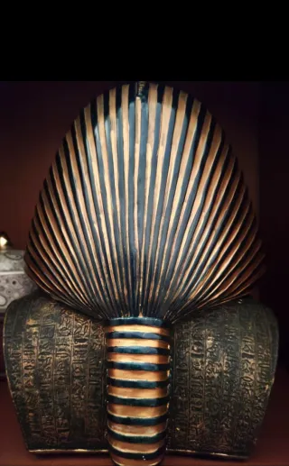 Busto Tutankhamon dorato