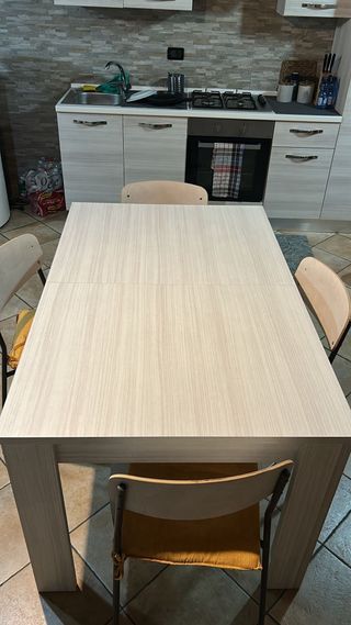 Tavolo con 6 sedie