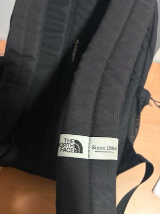 Mochila The North Face Negra y Rosa