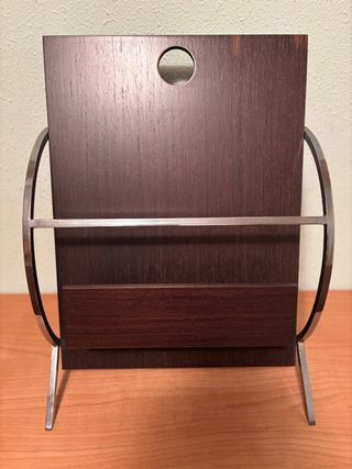Revistero de madera y metal