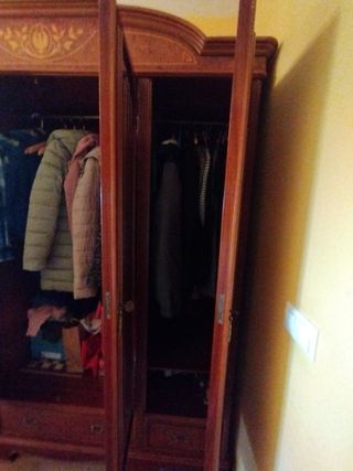 Armario antiguo madera y cristal