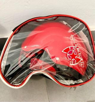 Patines en línea  con casco y protecciones