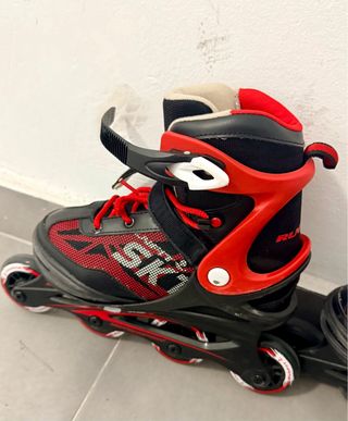 Patines en línea  con casco y protecciones