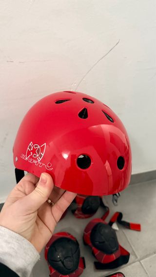 Patines en línea  con casco y protecciones