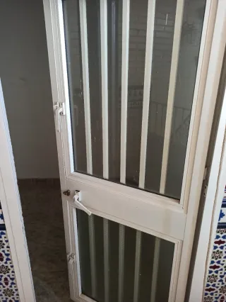 Puerta de aluminio con cristal