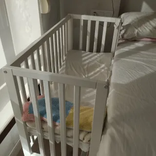 Cuna colecho blanca y colchón