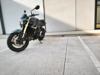 Suzuki GSR 750