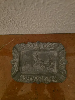 Cenicero Metal Antiguo Motivo Cervantino