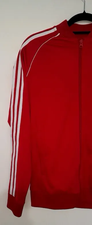 Chaqueta Adidas Roja con Rayas Blancas