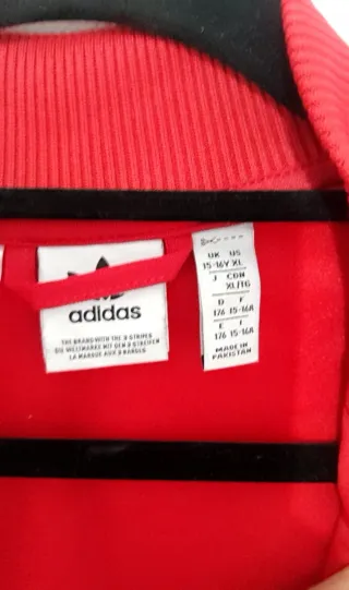 Chaqueta Adidas Roja con Rayas Blancas