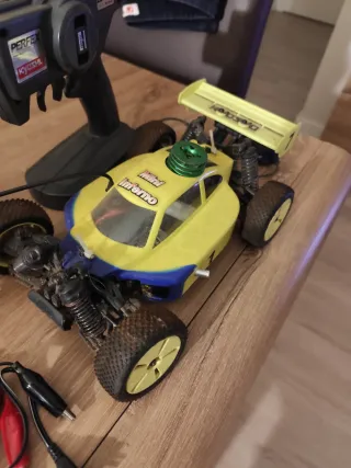 Coche RC Kyosho Inferno Amarillo( A Batería)