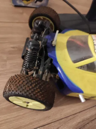 Coche RC Kyosho Inferno Amarillo( A Batería)