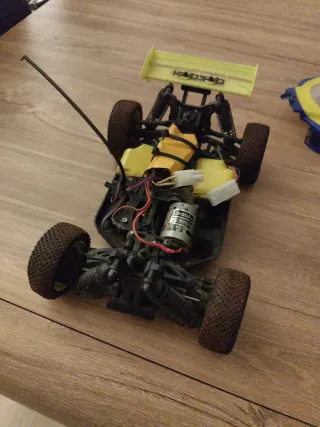 Coche RC Kyosho Inferno Amarillo( A Batería)