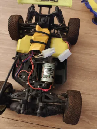 Coche RC Kyosho Inferno Amarillo( A Batería)