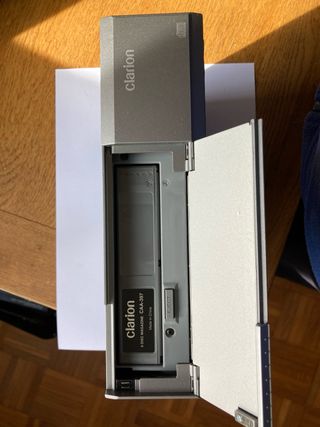 Radio Philips CCR600 + Cargador Clarion DC628