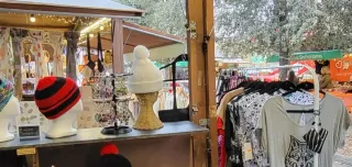 Gorro tejido a mano con pompón