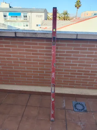 Nivel de burbuja rojo