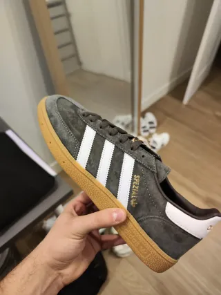 Zapatillas Adidas Grises y Blancas Talla X