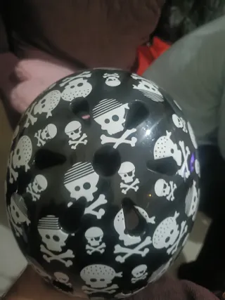 Casco infantil calaveras patín bici