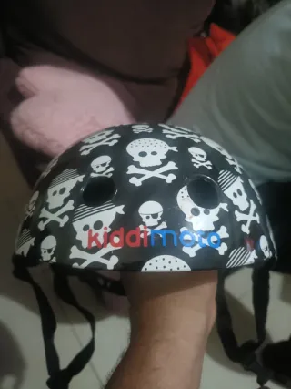 Casco infantil calaveras patín bici