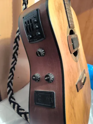 Guitarra Takamine G Series modificada