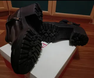 Botines negros con hebilla