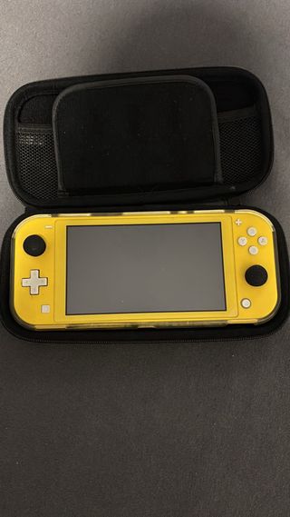 Nintendo switch lite amarilla