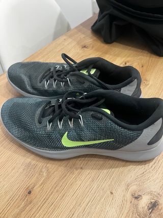 Zapatillas Nike Negras y Verdes