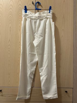 Pantalones blancos de talle alto