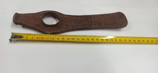 Antica testa da piccone o martello militare