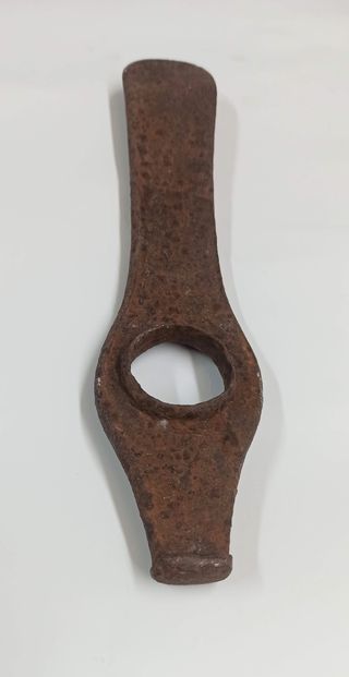 Antica testa da piccone o martello militare