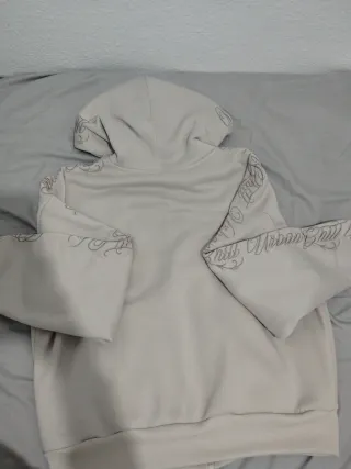 Sudadera oversize beige con letras bordadas